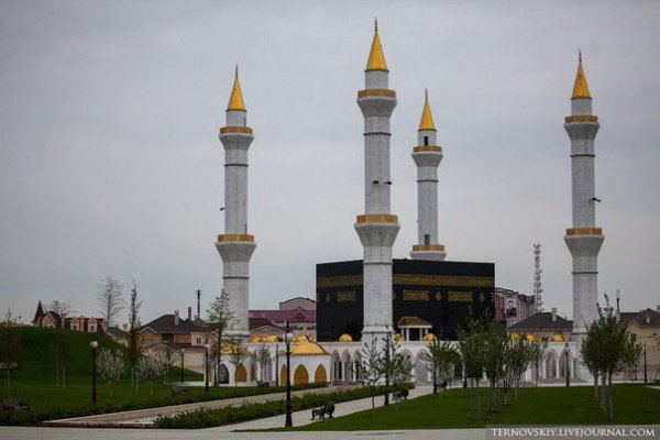 Вторая в мире мечеть с Каабой в самом центре
