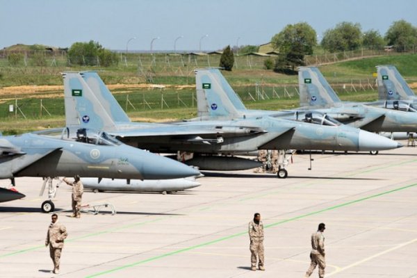 На турецкую военную авиабазу Инджирлик переброшены, по меньшей мере, 6 саудовских истребителей.