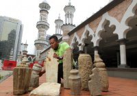 В Куала-Лумпур нашли мусульманские надгробия 18 века