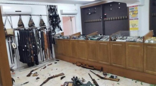 Оружейный магазин, на который было совершено нападение. 