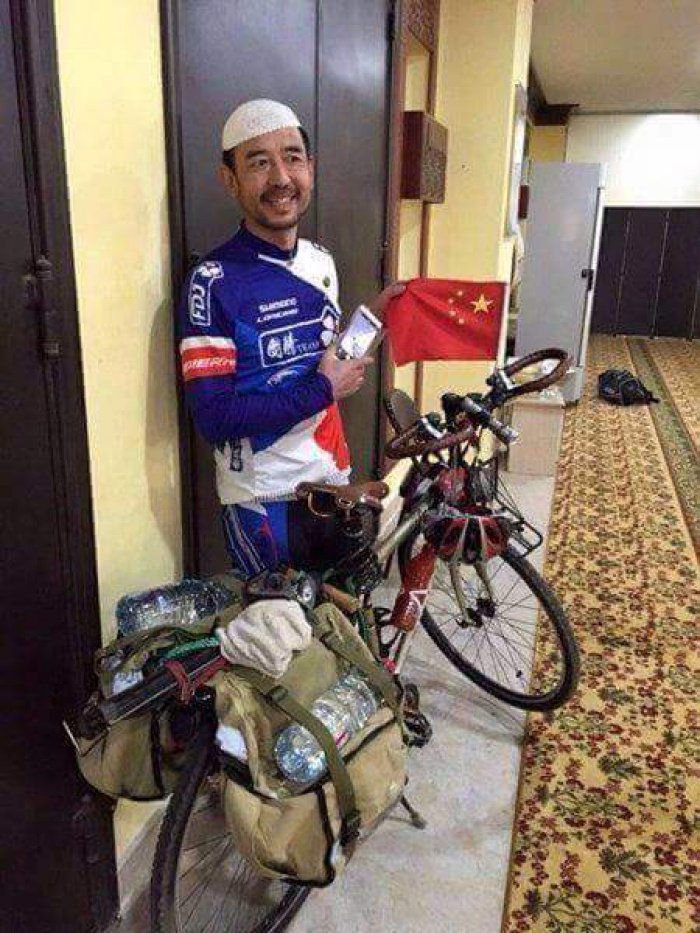 Мусульманин из Китая проехал 8000 км на велосипеде ради совершения хаджа