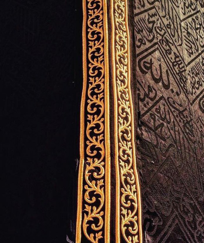 В Мекке обновили дизайн знаменитой черной накидки Каабы