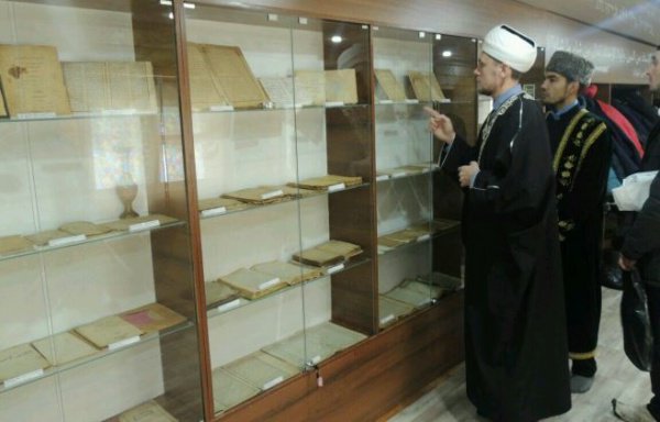 Музей старинных книг и рукописей в мечети села Шали.