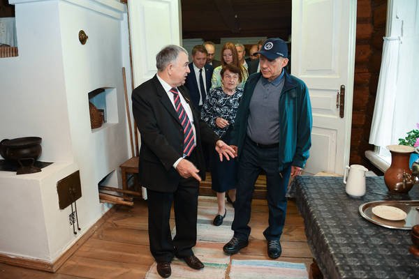 Экскурсовод музея рассказала Минниханову о быте и досуге семьи Ульяновых