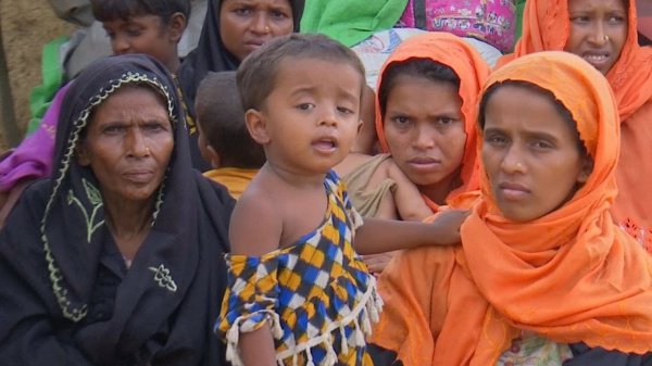 Мьянму покинули уже более полумиллиона мусульман-рохинджа.