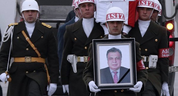 Андрей Карлов был убит 19 декабря 2016 года в Анкаре.