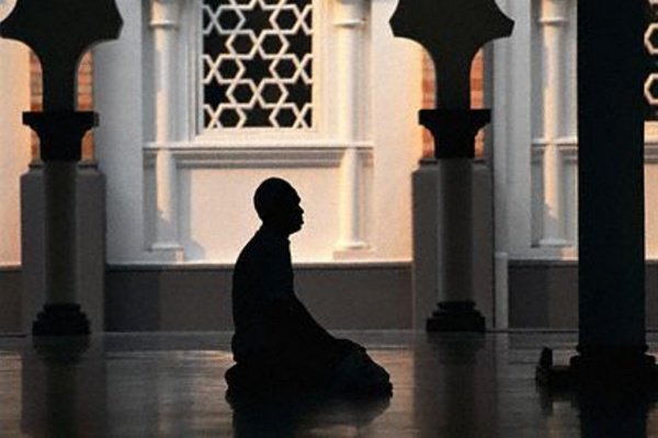 Защита от наущений шайтана во время молитвы
