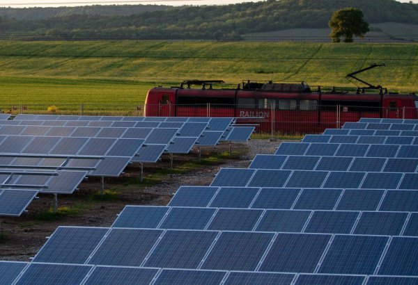 В частности, в 2015 году в Германии солнечные электростанции по выработке электроэнергии уже сравнялись с АЭС
