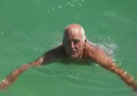 В Австралии пенсионер голыми руками отбился от акулы
