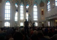 Болельщики, приехавшие в Казань на ЧМ-2018, переполнили мечеть «Кул Шариф»