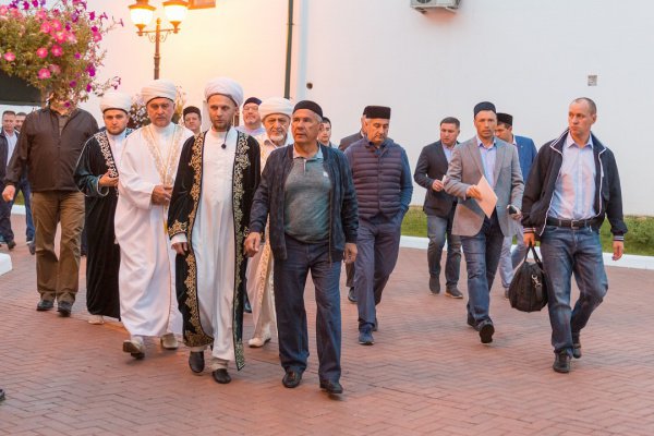 В Галеевской мечети прошел Курбан-байрам с участием Рустама Минниханова (ВИДЕО)