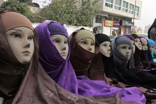 Студенткам исламской академии запретили хиджаб. 