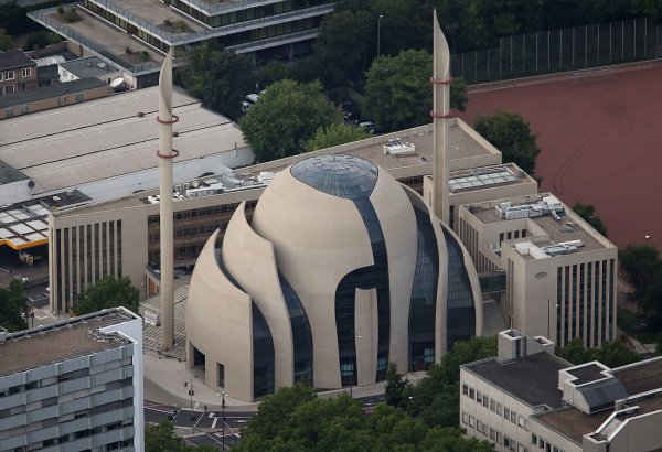 Центральная мечеть Кельна приняла первых прихожан летом 2017 года. 