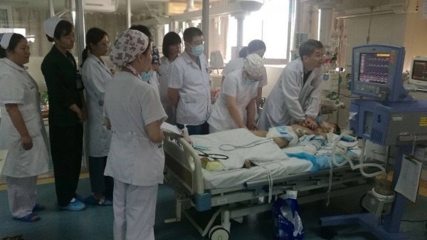 Китайские врачи выполнили больше 30 000 компрессий грудной клетки без перерыва и выиграли битву со смертью
