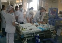 В Китае 30 врачей пытались «завести» детское сердце