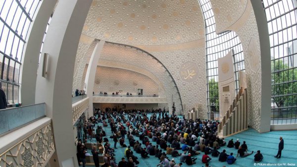 Эрдоган открыл в Кельне крупнейшую в Германии мечеть (Фото)