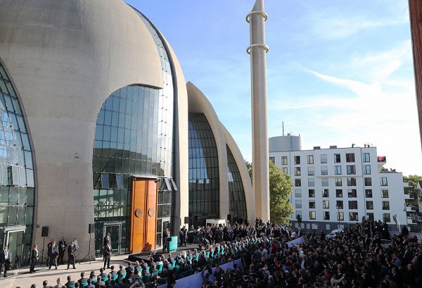 Эрдоган открыл в Кельне крупнейшую в Германии мечеть (Фото)