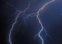В Бразилии молния убила 3 детей