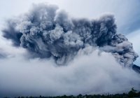 Извержение вулкана в Гватемале запечатлели на видео